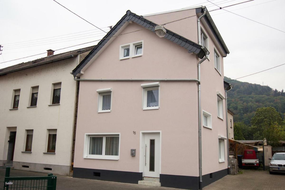Ferienhaus An Der Burg Namedy Andernach Exterior photo